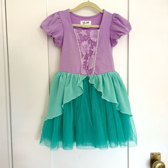 Bundle of 8 princess/Rey dresses, sizes 5 and 6 - read description - Picture 6 of 10